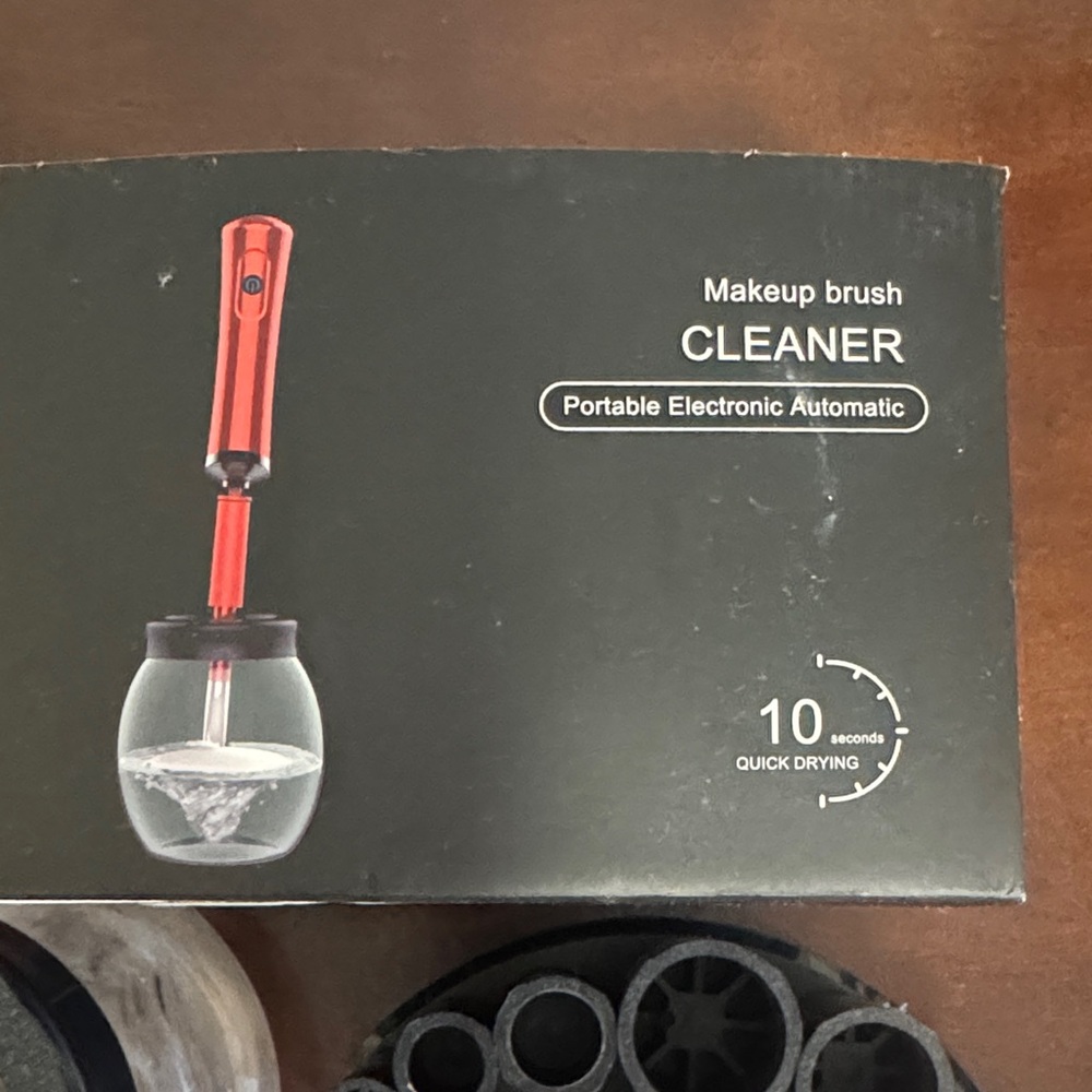 Portable Electronic Makeup Brush Cleaner - Black and White - Picture 2 of 3